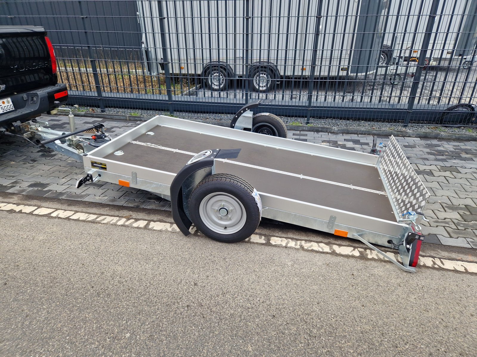 EasyLift M 300×160 cm, hydraulicznie opuszczana, 1350 kg - obrazek 2