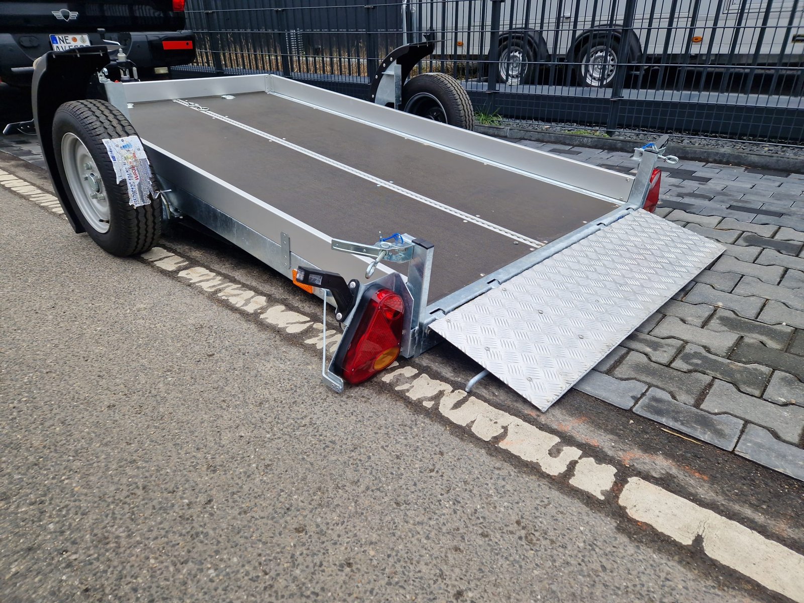 EasyLift M 300×160 cm, hydraulicznie opuszczana, 1350 kg