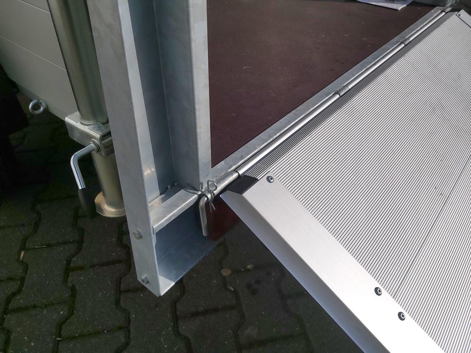 Anssems ALUBOXX GTB 750 VT2 211×126×118 cm, 750 kg - obrazek 4