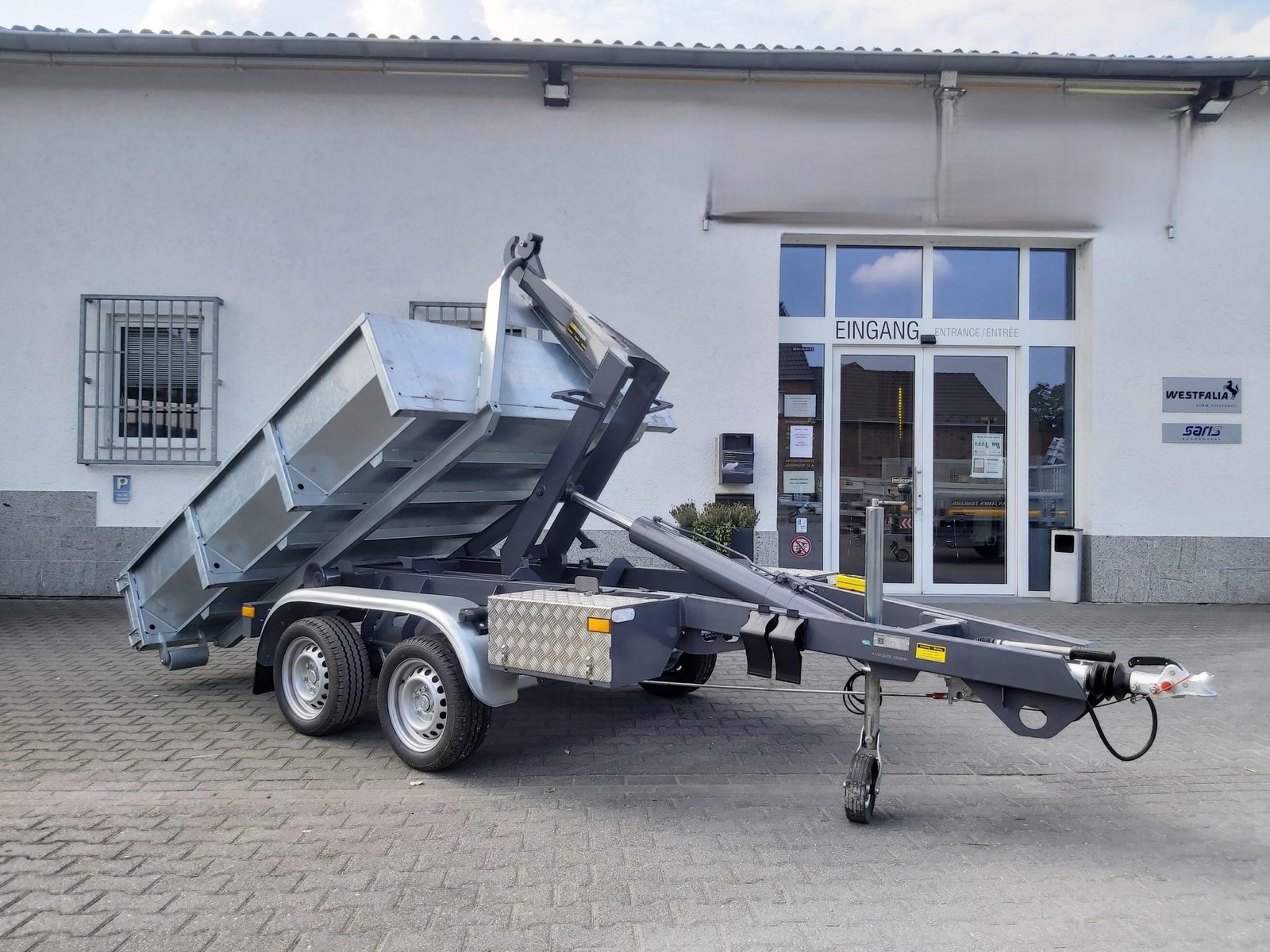 Vezeko KONOS 3500 z systemem hakowym i kontenerem 3500 kg