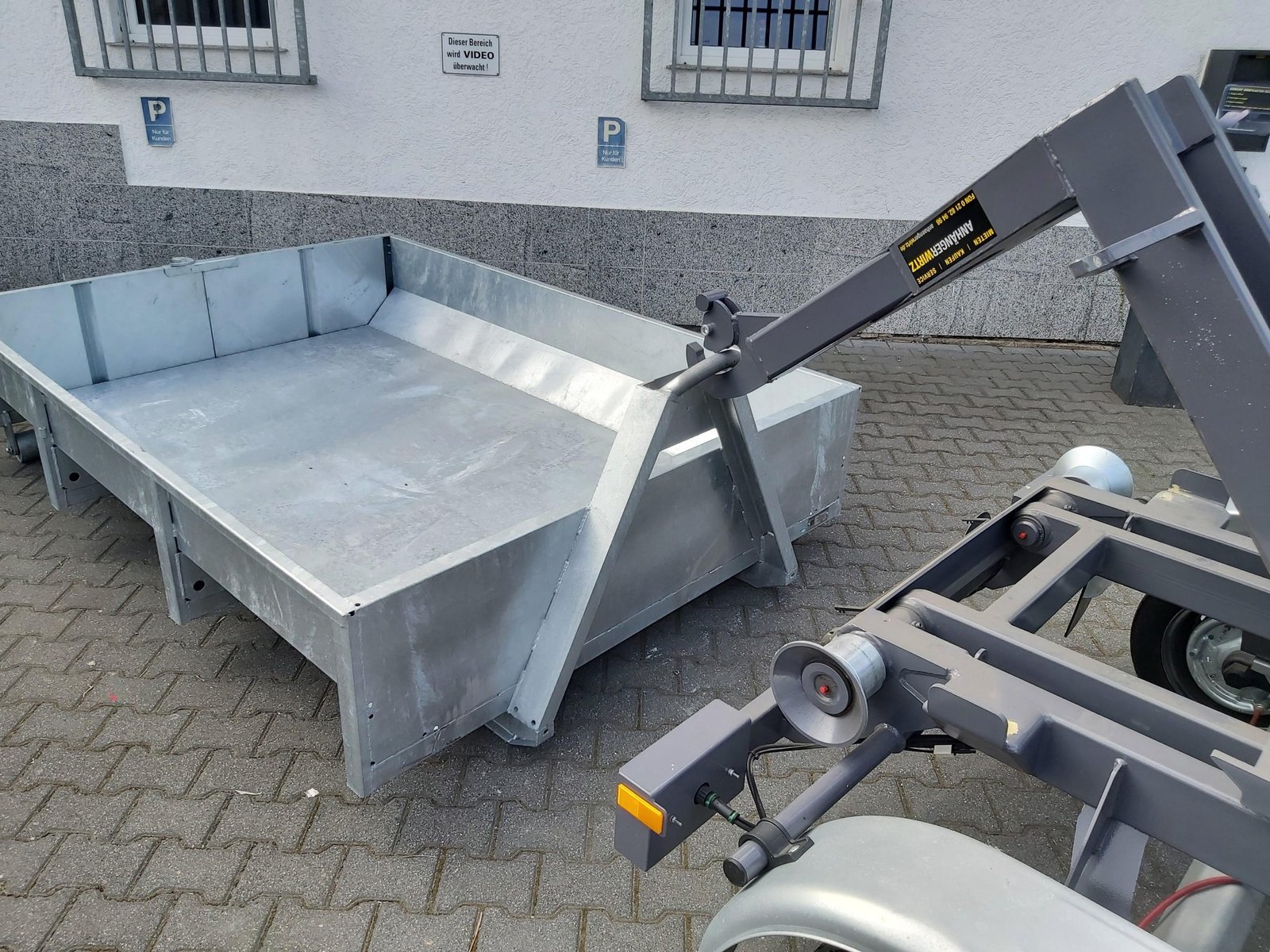 Vezeko KONOS 3500 z systemem hakowym i kontenerem 3500 kg - obrazek 2