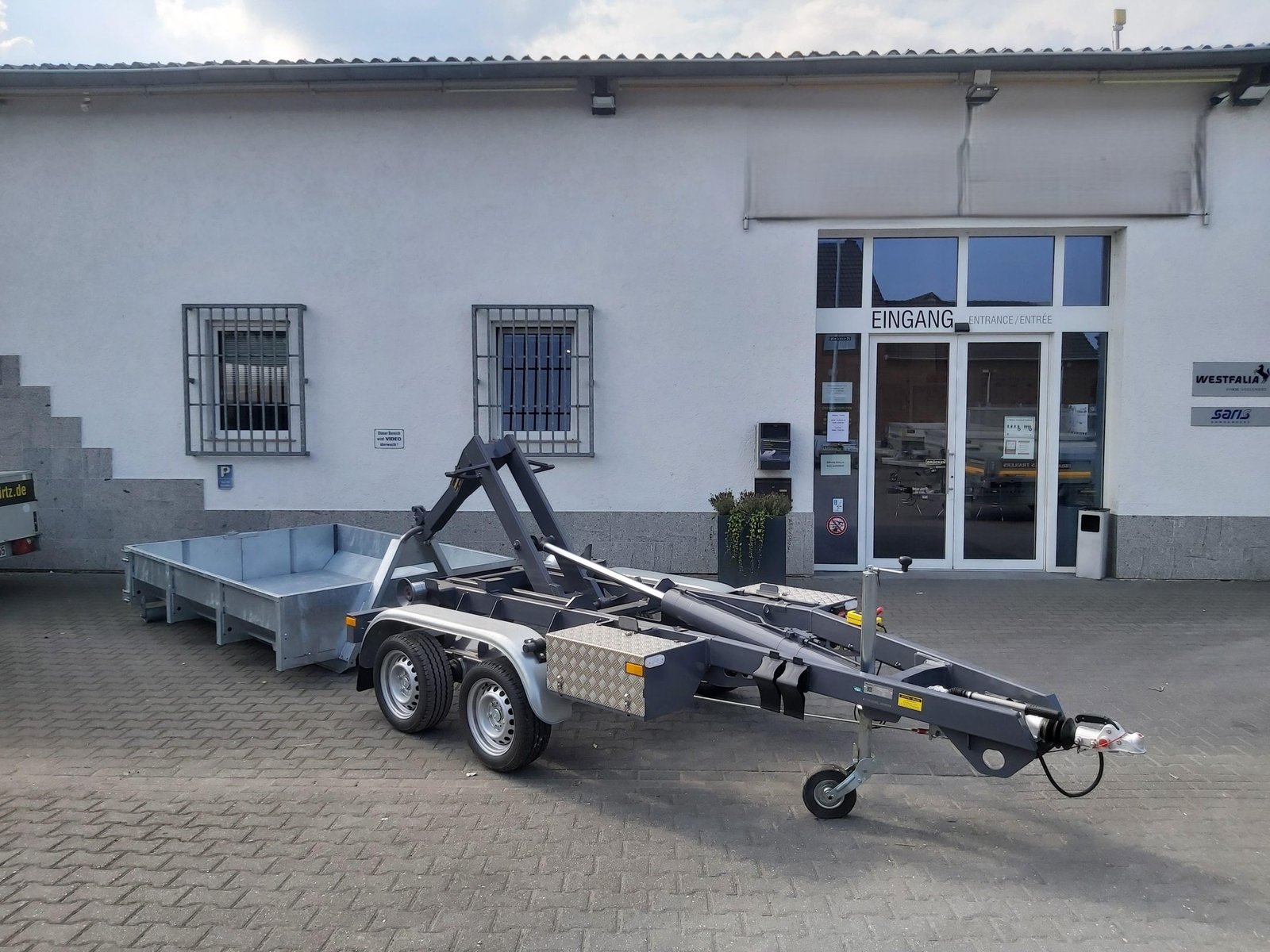 Vezeko KONOS 3500 z systemem hakowym i kontenerem 3500 kg - obrazek 3