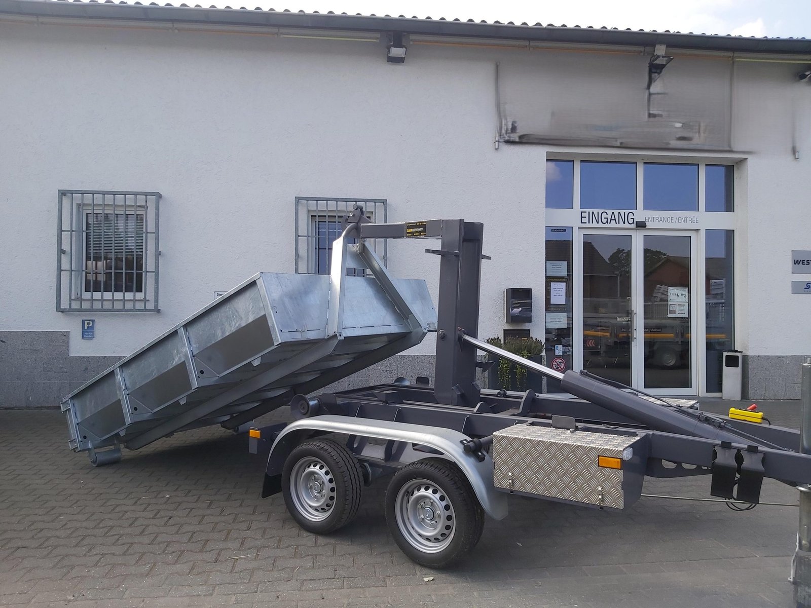 Vezeko KONOS 3500 z systemem hakowym i kontenerem 3500 kg - obrazek 4