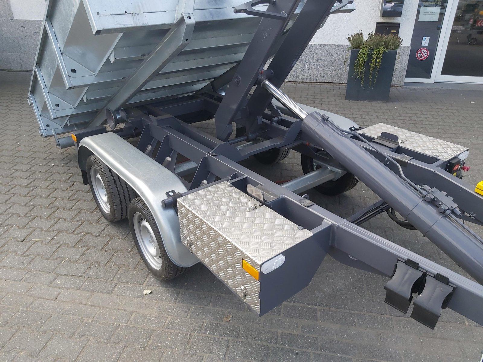 Vezeko KONOS 3500 z systemem hakowym i kontenerem 3500 kg - obrazek 5