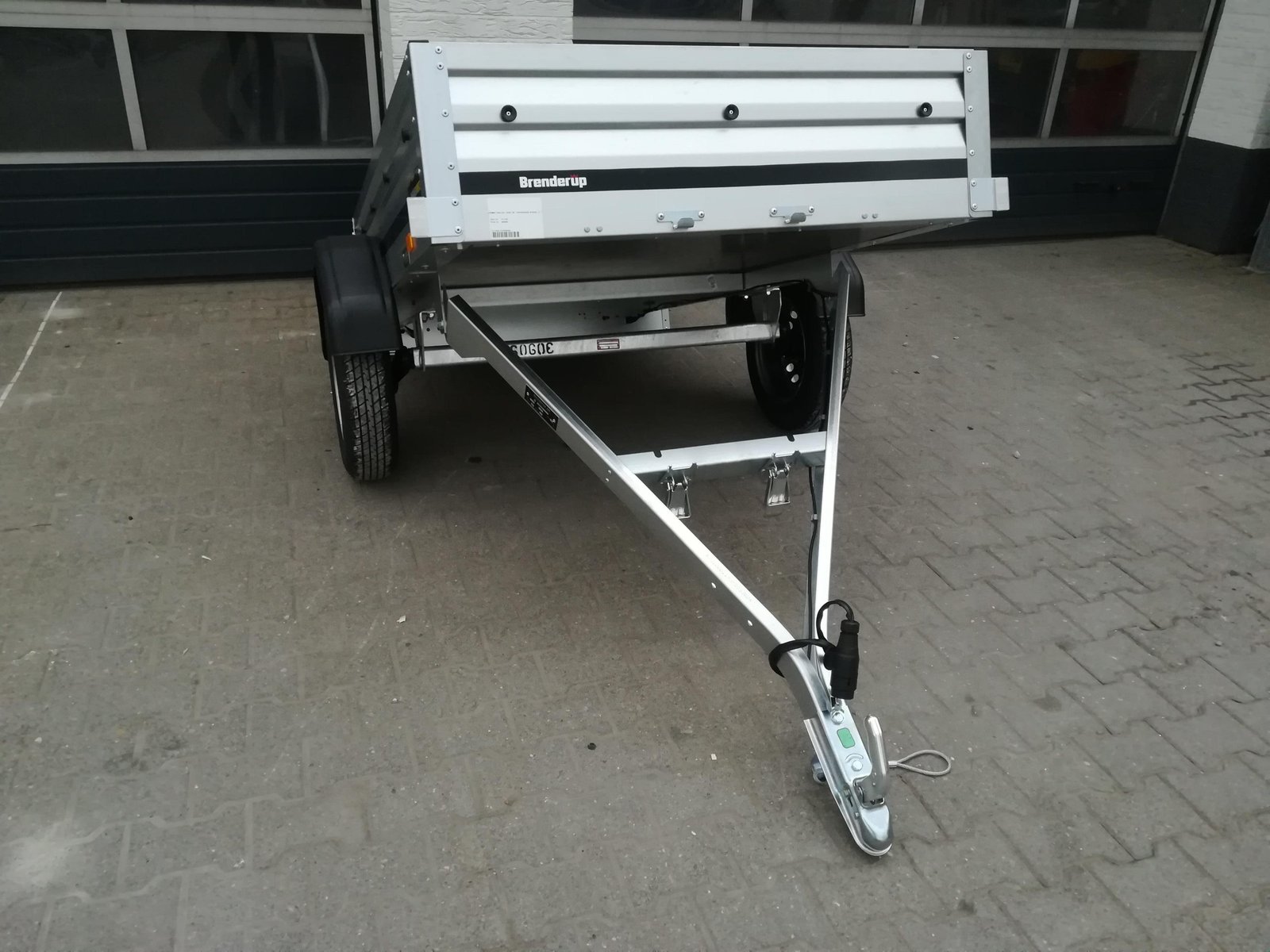 Brenderup 1205 S UB 204×116×35 cm, składany dyszel, 750 kg - obrazek 2