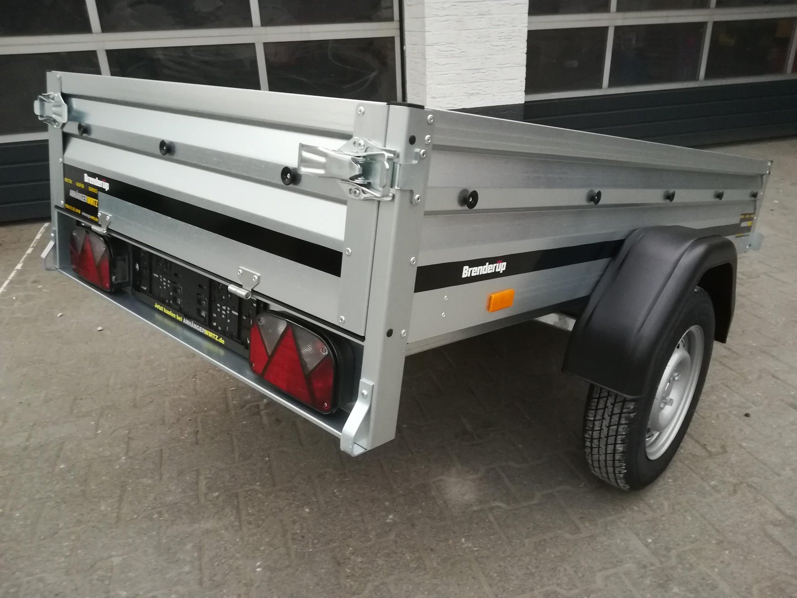 Brenderup 1205 S UB 204×116×35 cm, składany dyszel, 750 kg - obrazek 4