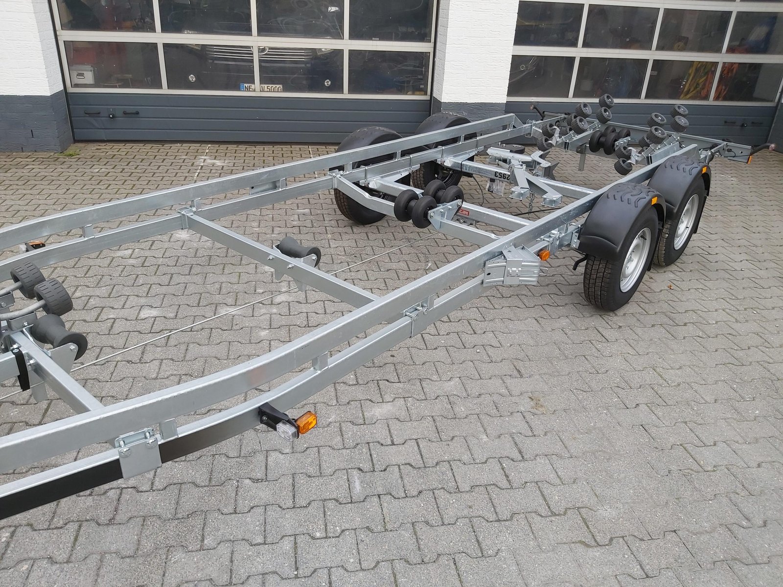 Brenderup 26300 TB SR X-Line do łodzi 7,8 m, 3000 kg - obrazek 4