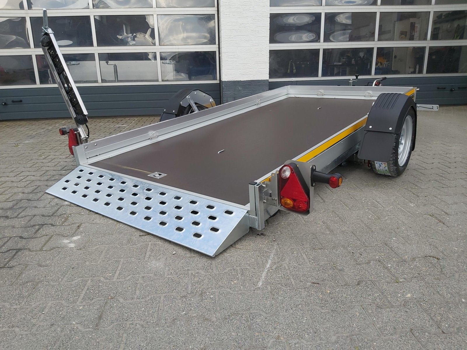 MSL 301×151 cm, hydraulicznie opuszczana, 1500 kg