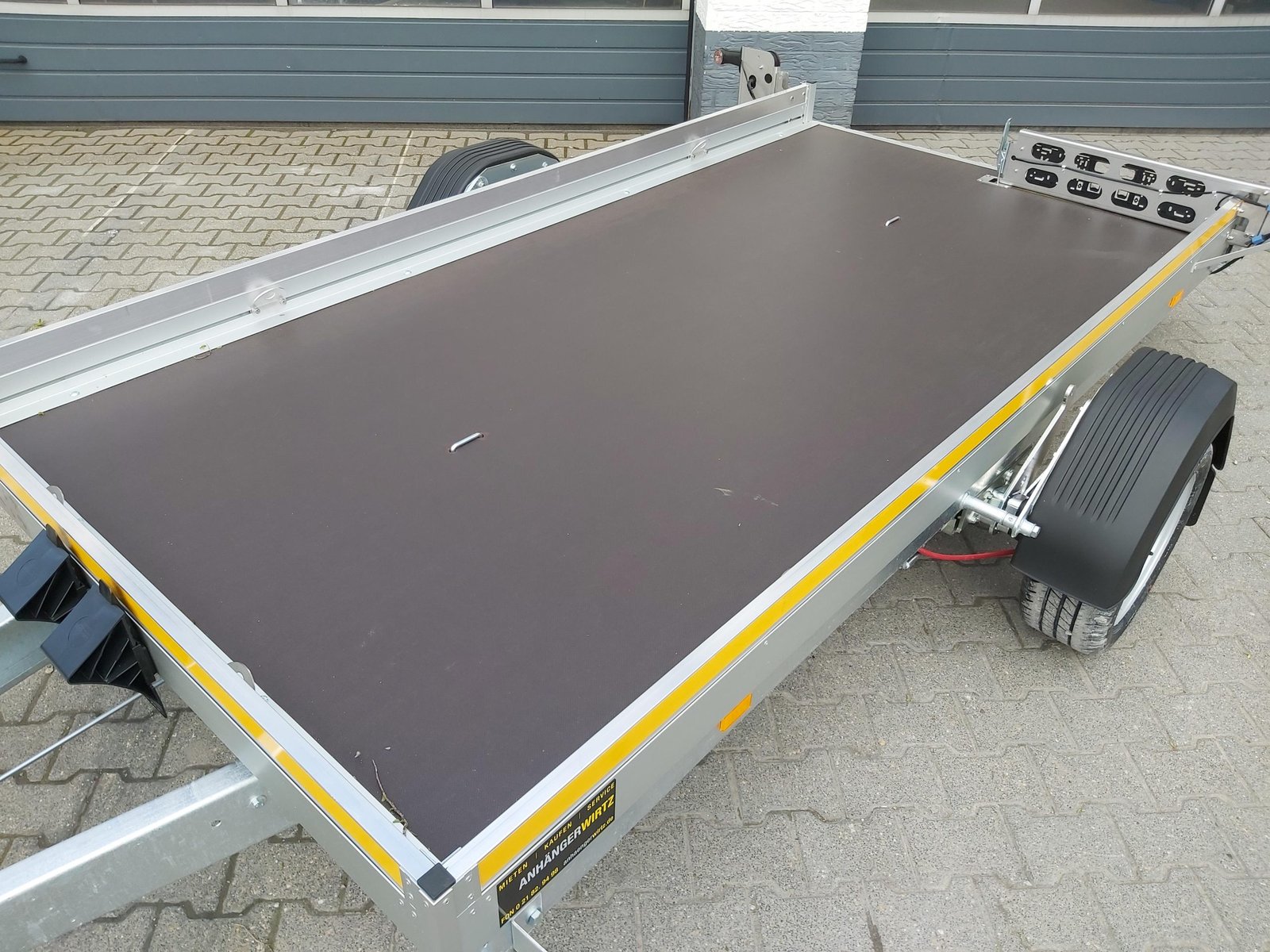 MSL 301×151 cm, hydraulicznie opuszczana, 1500 kg - obrazek 5