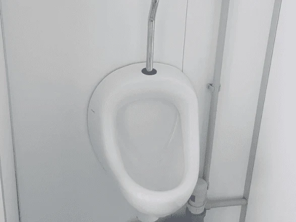 Kontener sanitarny 10-stopowy z WC, prysznicem i pisuarem - obrazek 4