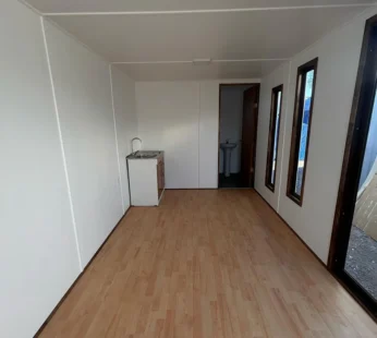 Kontener biurowy 6 × 2,42 m – 15 m²