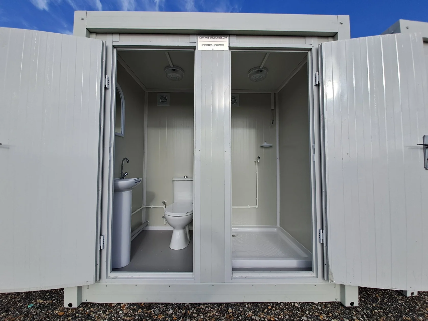 Moduł sanitarny WC, umywalka i prysznic 2,30 × 1,35 m
