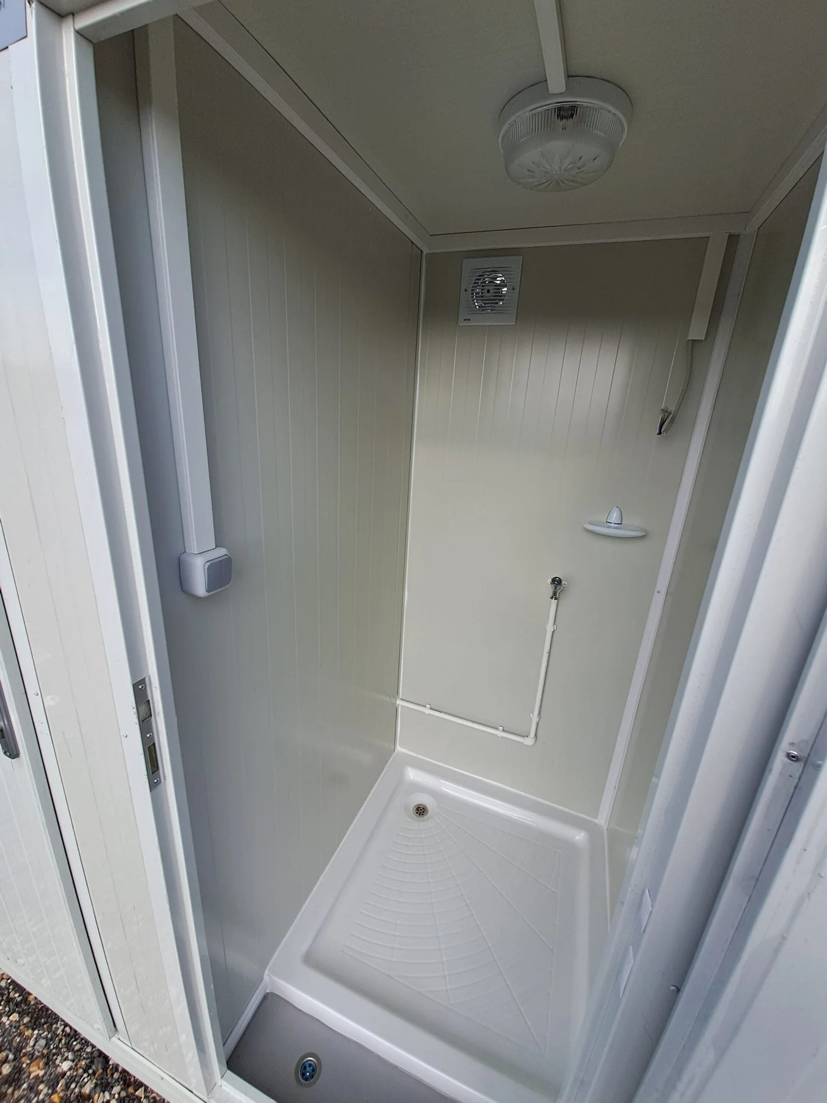 Moduł sanitarny WC, umywalka i prysznic 2,30 × 1,35 m - obrazek 3