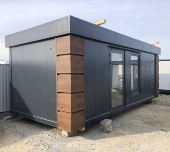 Kontener mieszkalny 3 × 7 m z łazienką i sypialnią