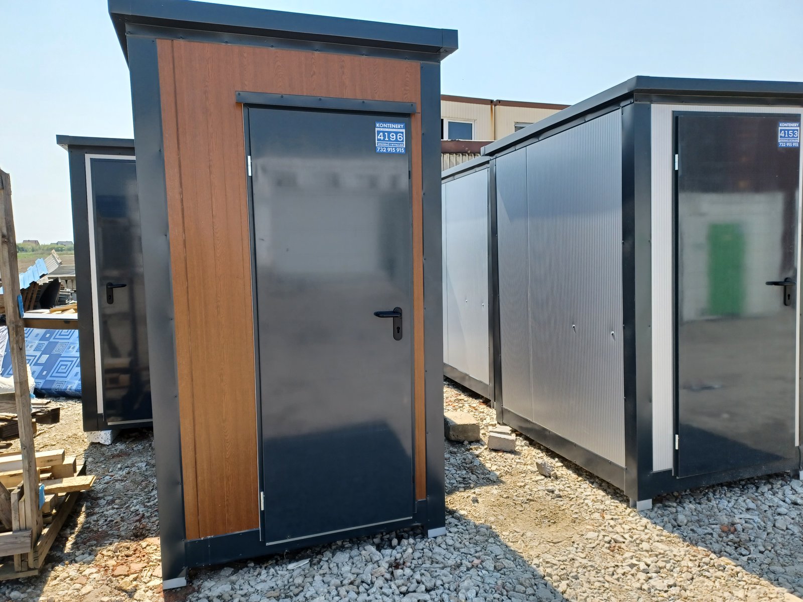 Kontener sanitarny WC z pisuarem 172 × 140 cm – biały