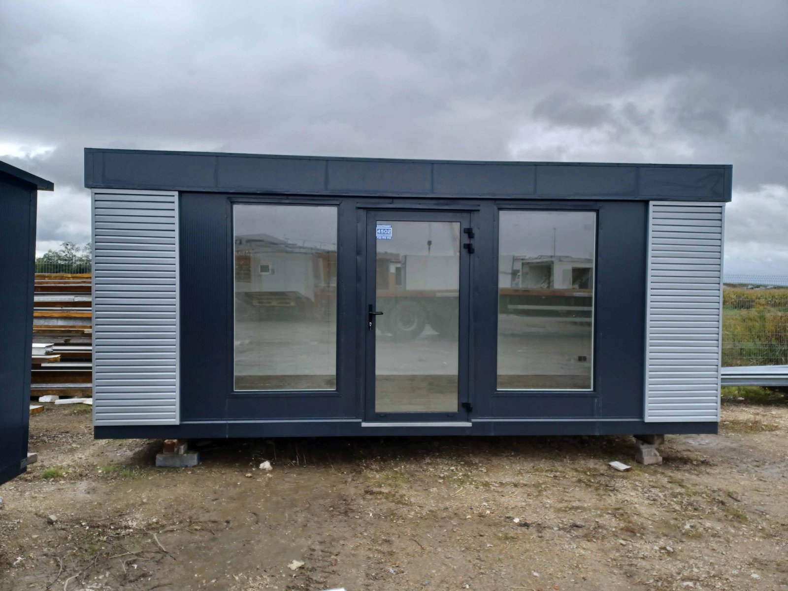 Pawilon handlowy Open Space antracyt z szarymi lamelami 3 × 6 m