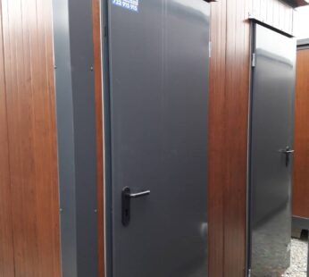 Kontener sanitarny podwójny WC i WC z pisuarem 243 × 174 × 246 cm