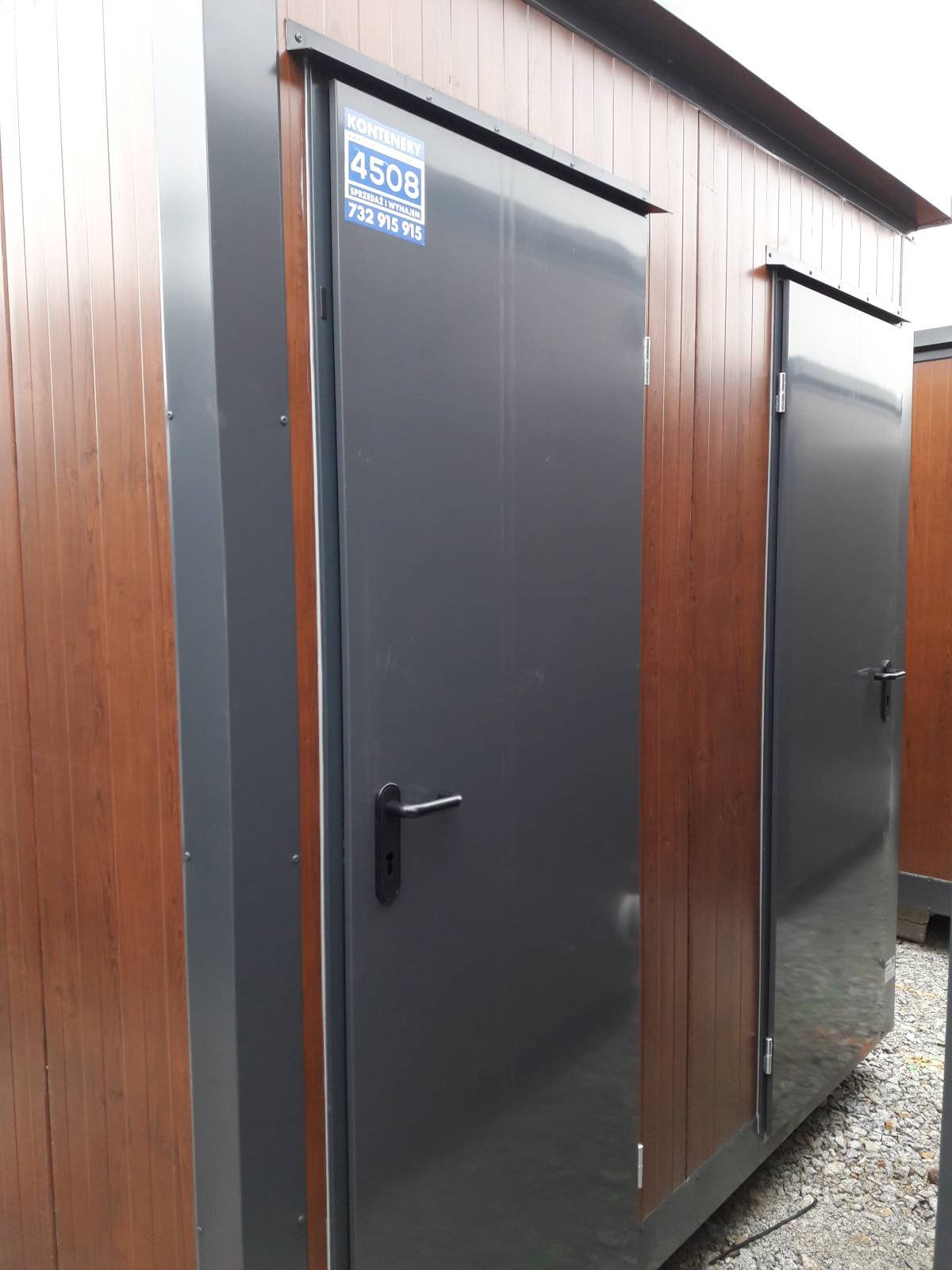 Kontener sanitarny podwójny WC i WC z pisuarem 243 × 174 × 246 cm