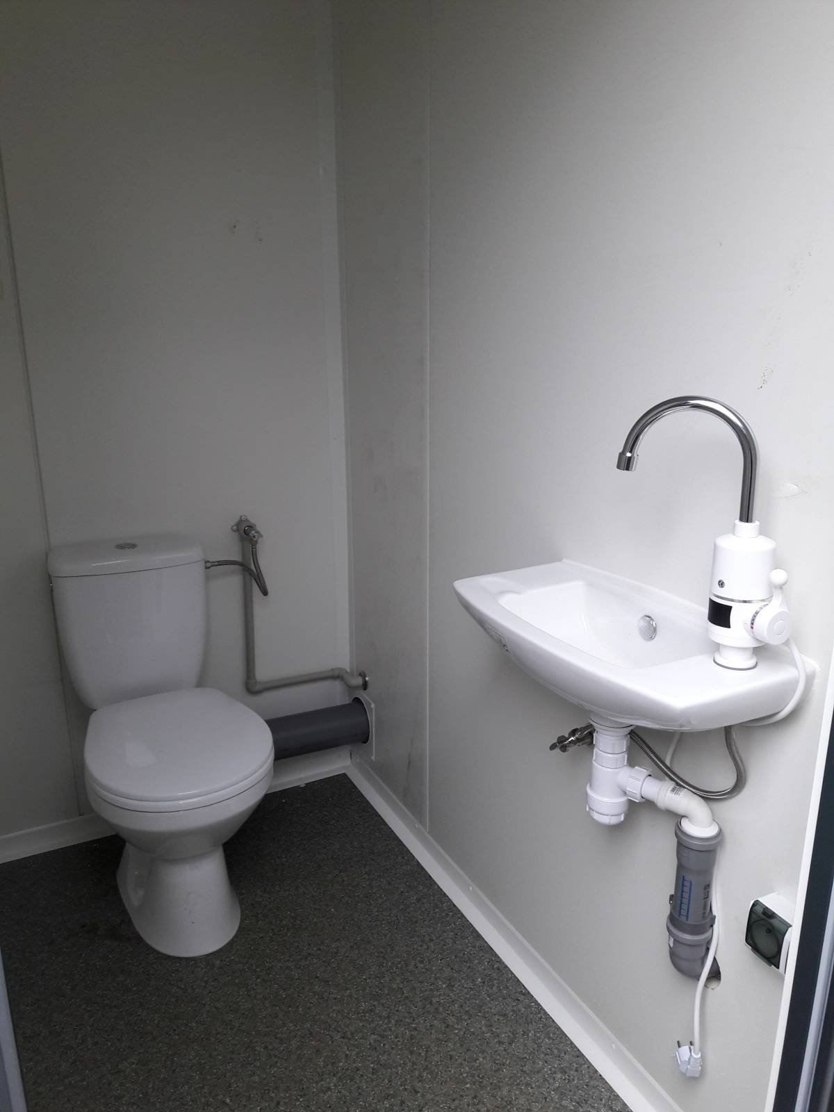 Kontener sanitarny podwójny WC i WC z pisuarem 243 × 174 × 246 cm - obrazek 2