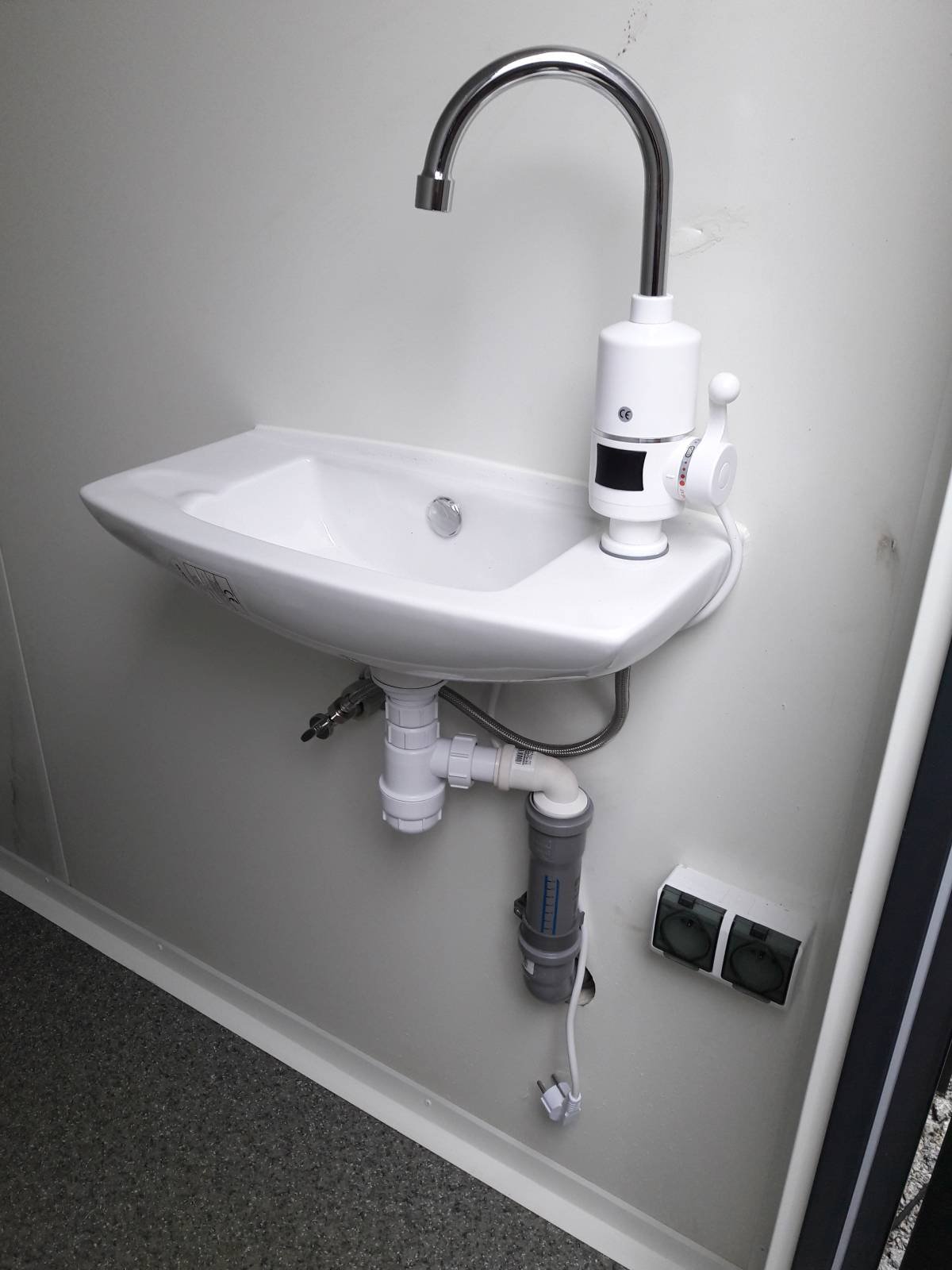 Kontener sanitarny podwójny WC i WC z pisuarem 243 × 174 × 246 cm - obrazek 4