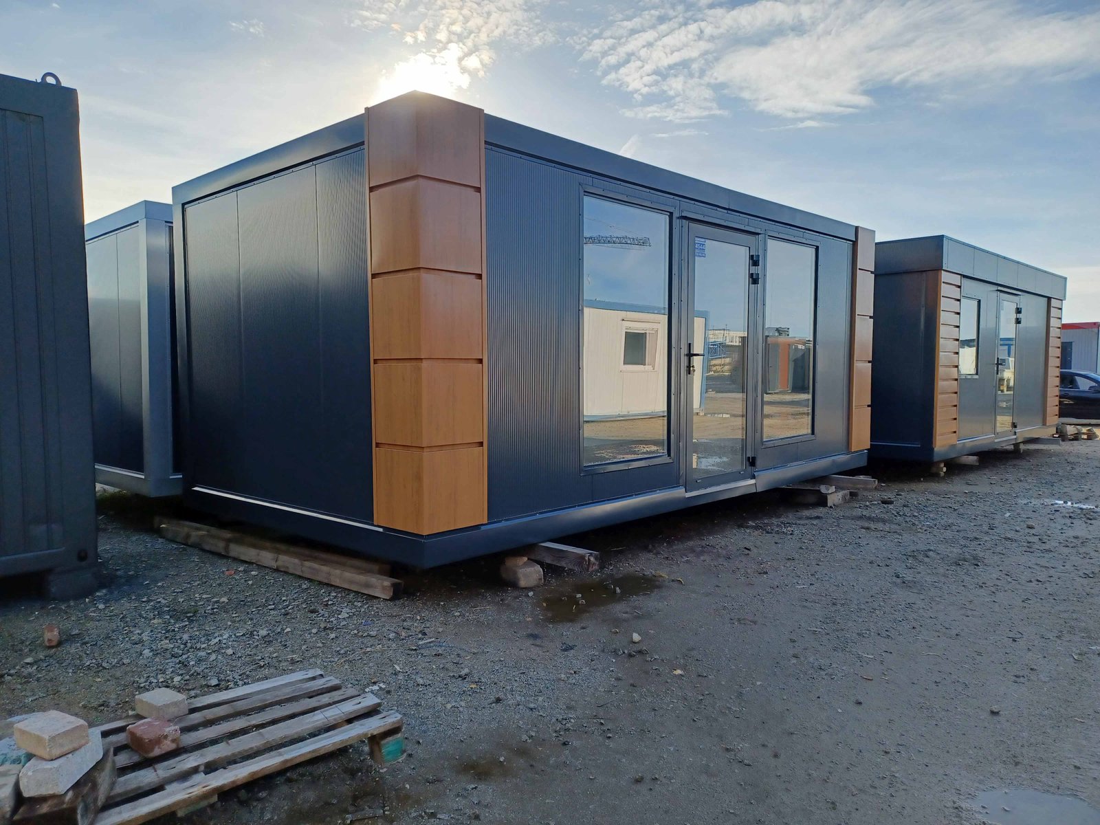 Pawilon handlowy antracyt z jasnobrązowymi kasetonami 3 × 6 m - obrazek 2