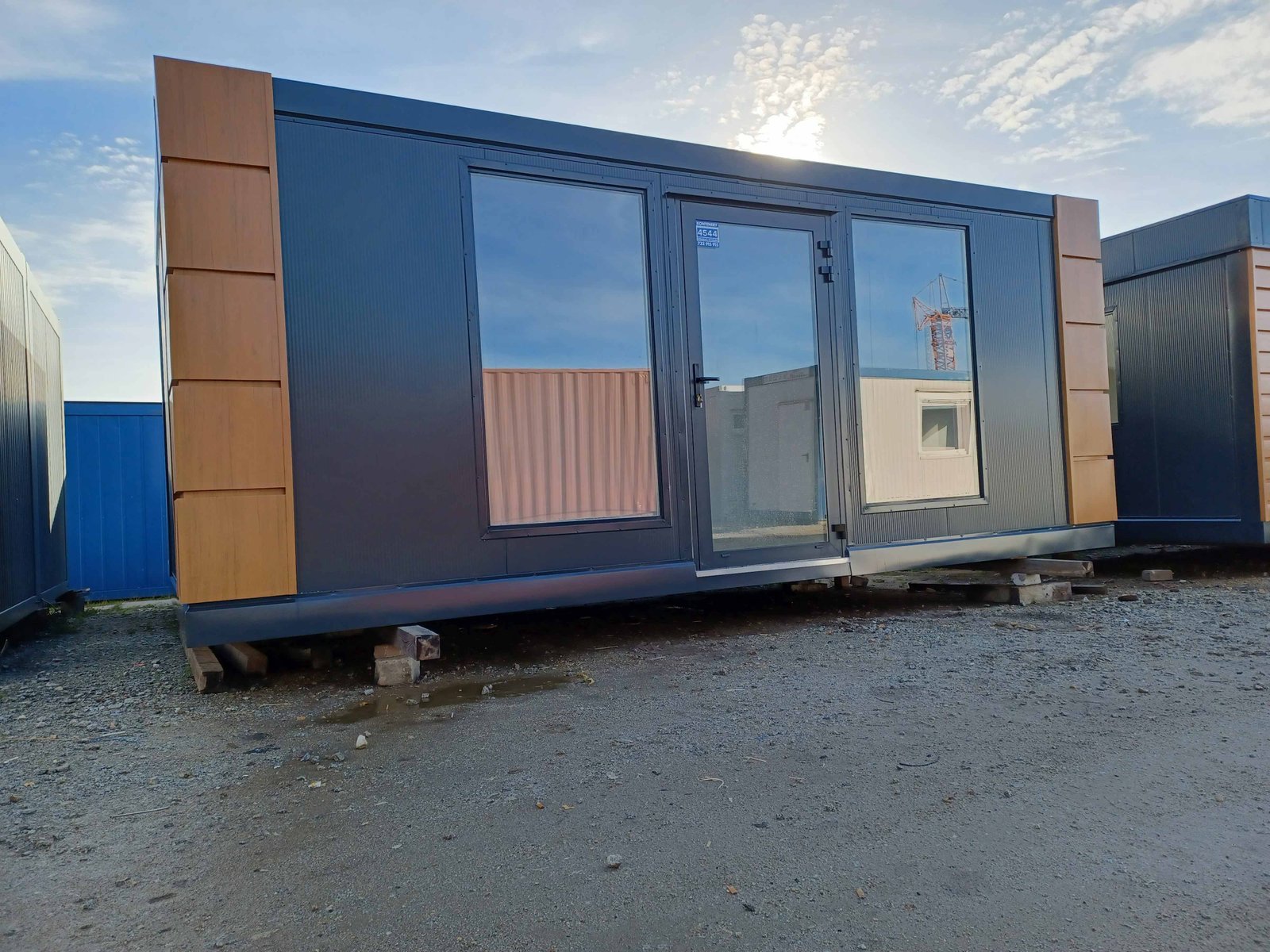 Pawilon handlowy antracyt z jasnobrązowymi kasetonami 3 × 6 m - obrazek 3