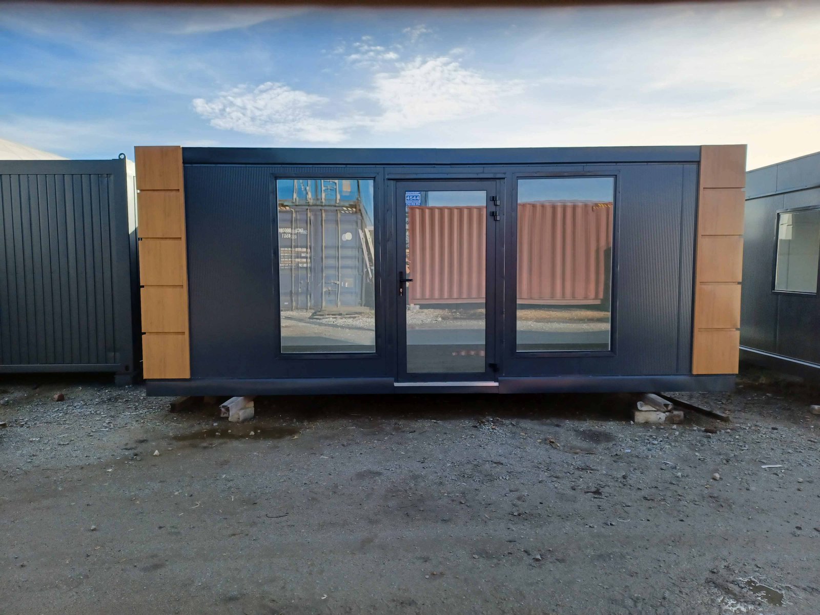 Pawilon handlowy antracyt z jasnobrązowymi kasetonami 3 × 6 m - obrazek 4