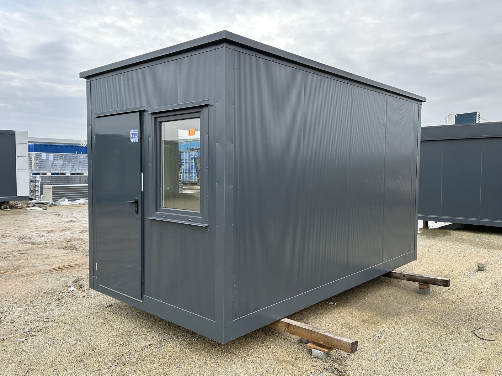 Nowy kontener biurowy i portiernia 2,5 × 4,5 m