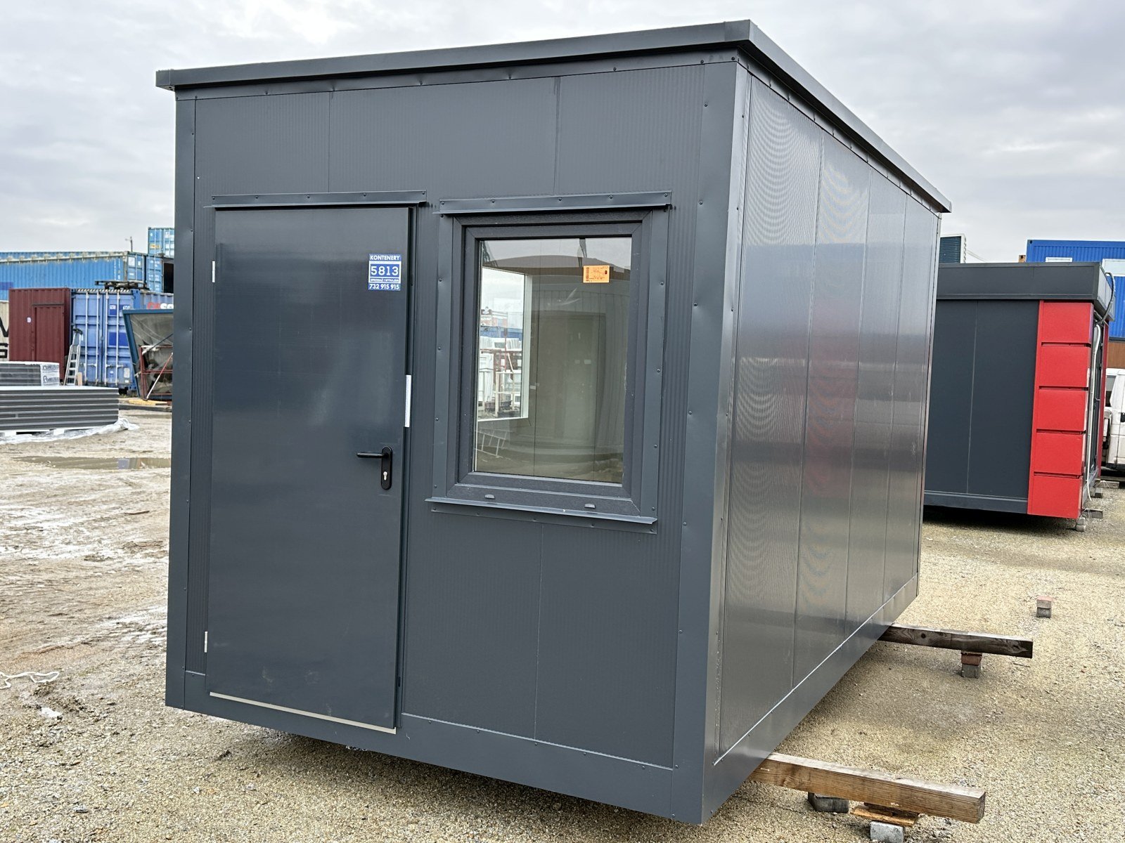 Nowy kontener biurowy i portiernia 2,5 × 4,5 m - obrazek 2