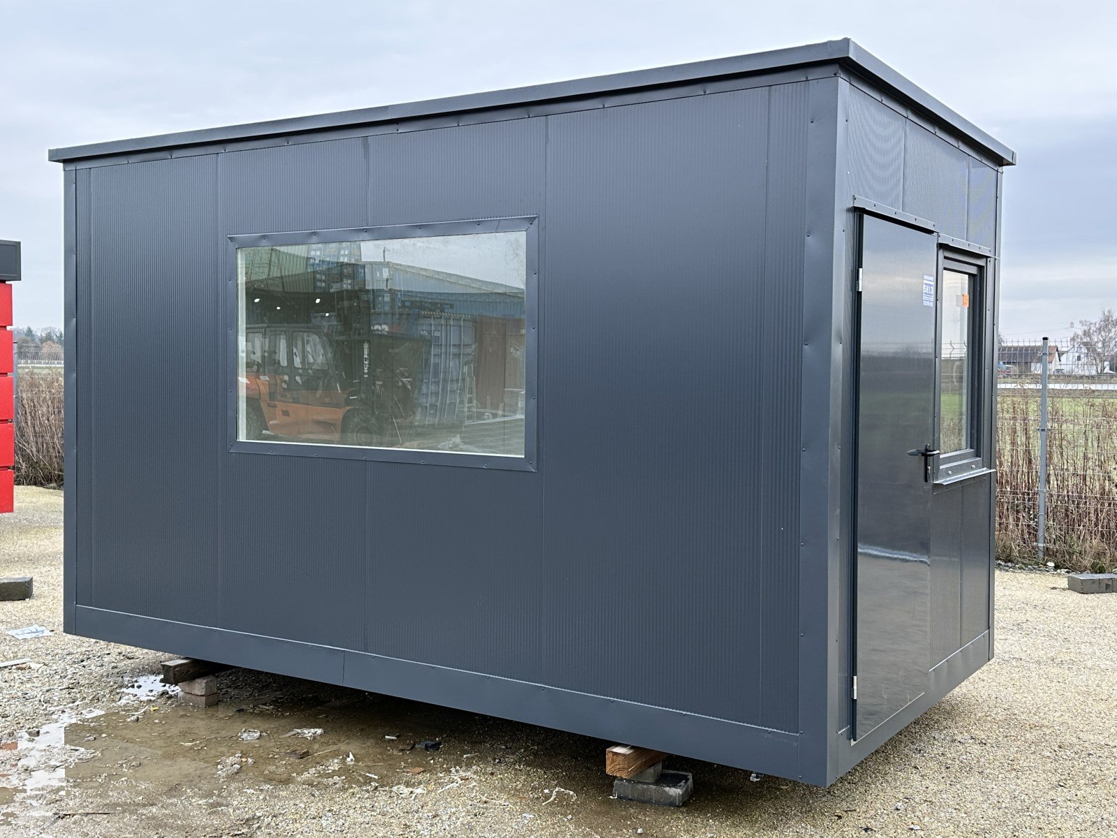 Nowy kontener biurowy i portiernia 2,5 × 4,5 m - obrazek 4