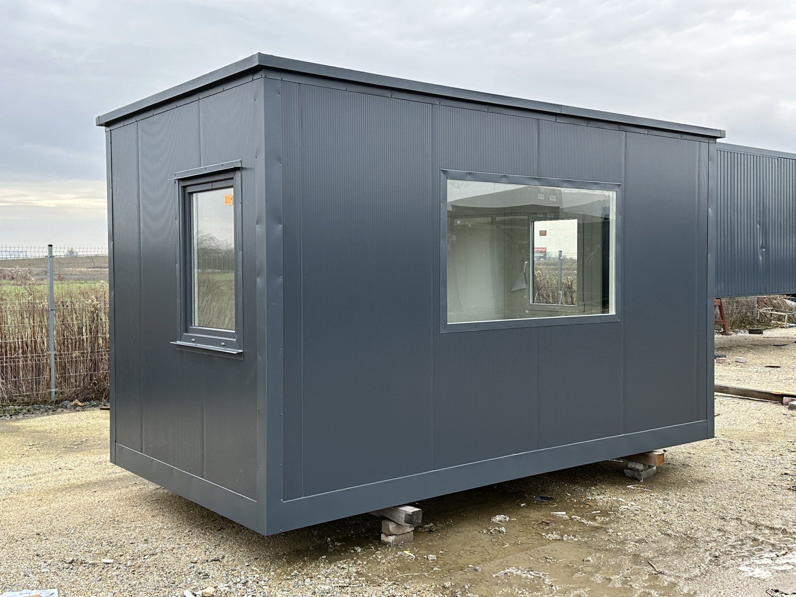 Nowy kontener biurowy i portiernia 2,5 × 4,5 m - obrazek 5