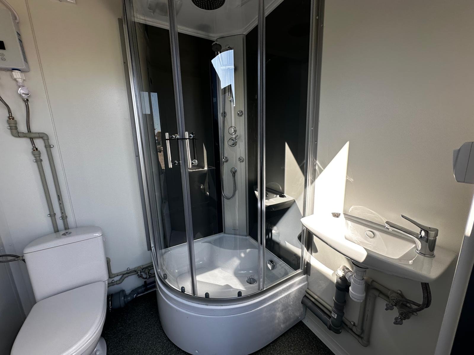 Kontener sanitarny WC z prysznicem 186 × 145 cm - obrazek 5