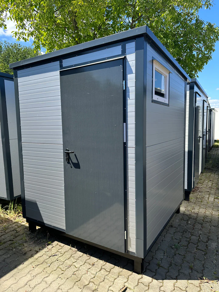 Kontener sanitarny 2 × 2 m z WC i pisuarem