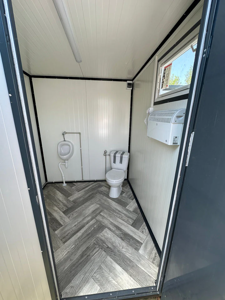 Kontener sanitarny 2 × 2 m z WC i pisuarem - obrazek 3