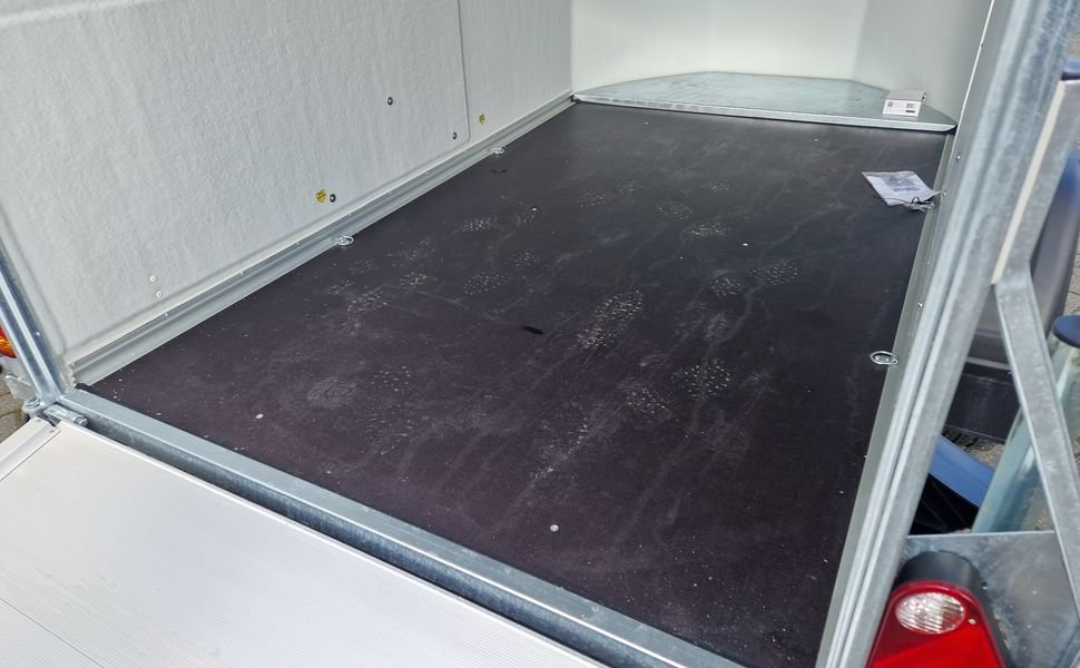 Debon Cargo 1300 biały 300x152x168 cm - obrazek 4