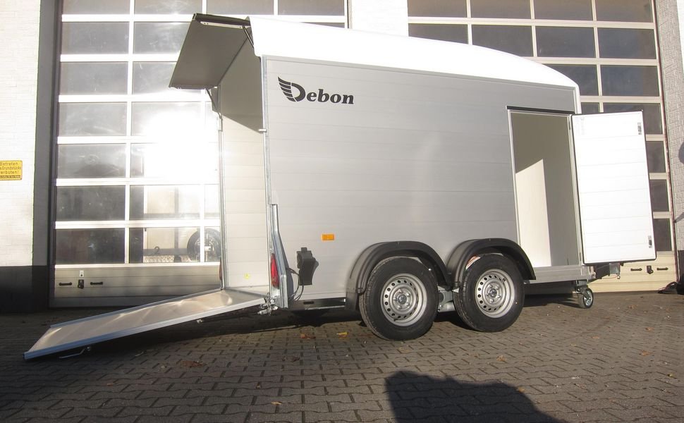 Debon Cargo Roadster 500+ 312×167×199 cm, biała, 2600 kg – przyczepa szkoleniowa - obrazek 3