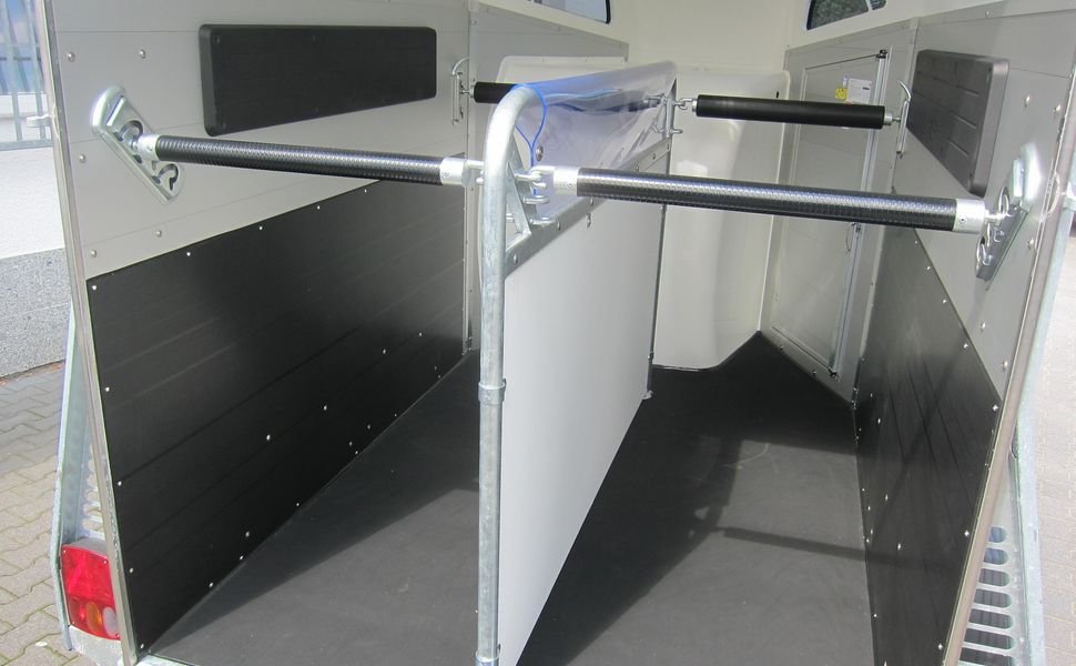 Böckmann Champion R 165 Western Blackline, 2 konie, 2400 kg - obrazek 5