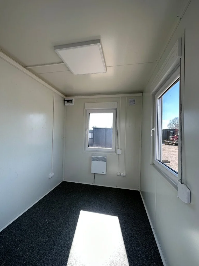 Kontener biurowy 3 × 2,44 m – 7,3 m² - obrazek 3
